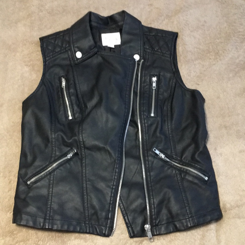 Decree black leather vest